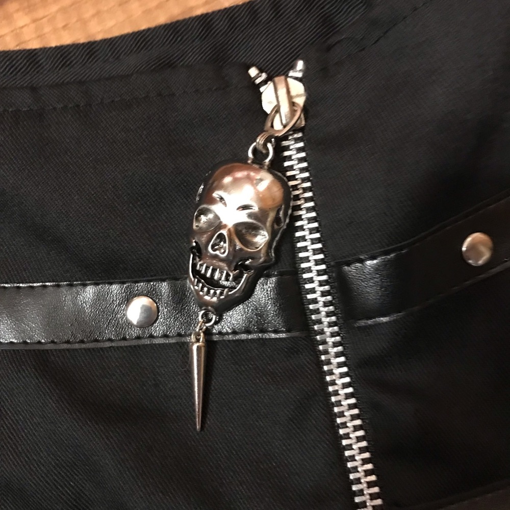 Goth skirt - Picture 2 of 4
